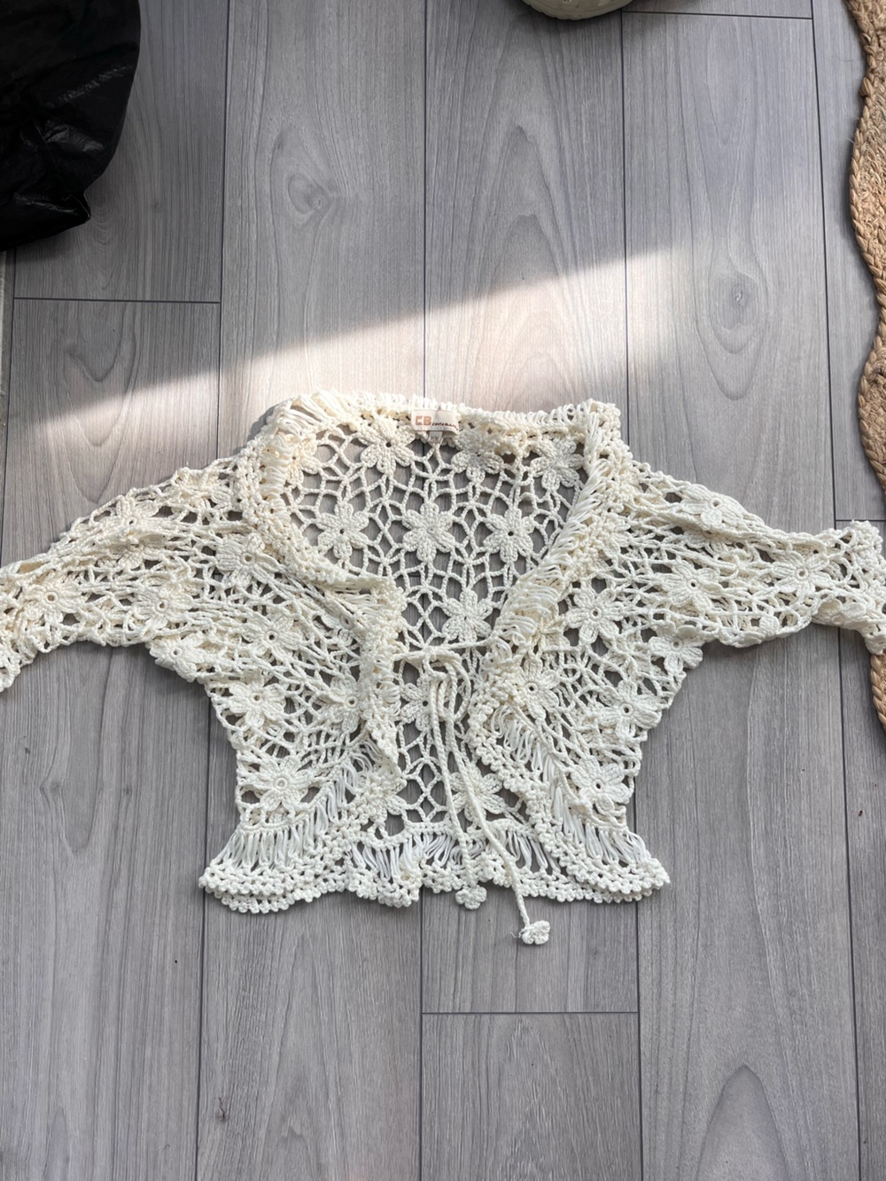 Vintage Crochet Floral Lace 1/2 Sleeve Shrug - Cream